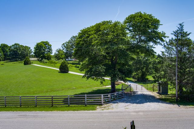 1864 Liberty Rd, Sparta, TN 38583