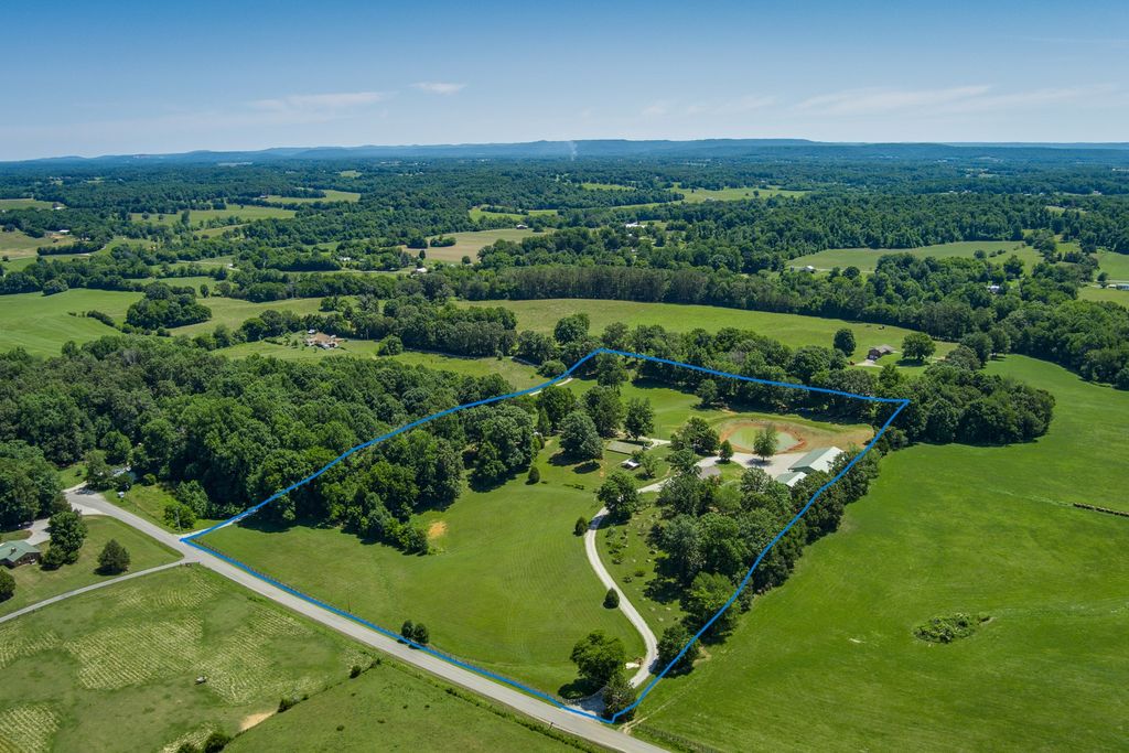 1864 Liberty Rd, Sparta, TN 38583