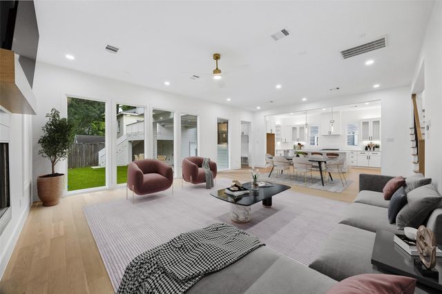111 E 18th Street, Houston, TX 77008