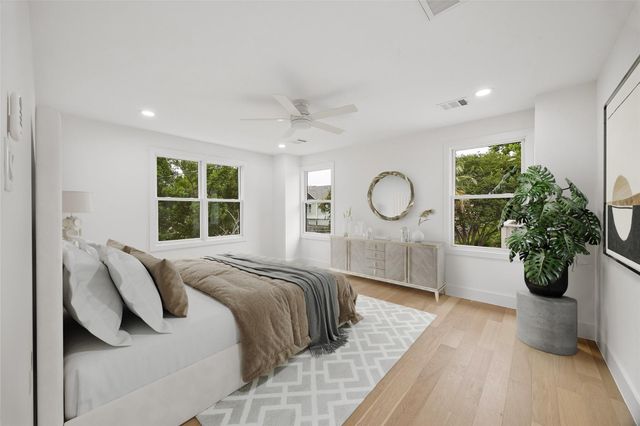 111 E 18th Street, Houston, TX 77008