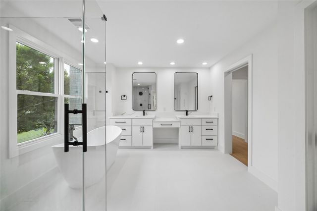 111 E 18th Street, Houston, TX 77008