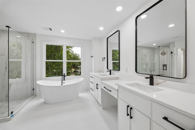 111 E 18th Street, Houston, TX 77008
