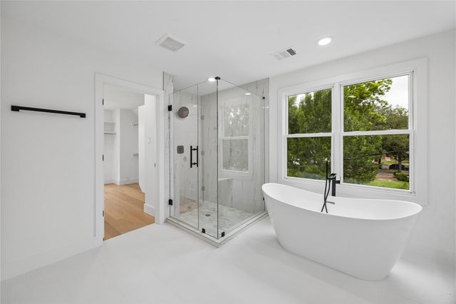 111 E 18th Street, Houston, TX 77008