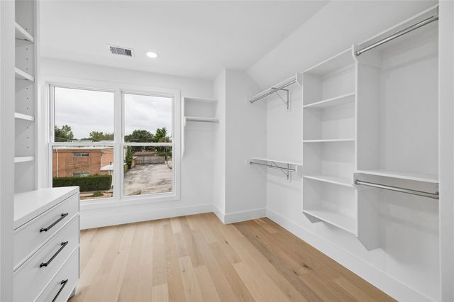 111 E 18th Street, Houston, TX 77008
