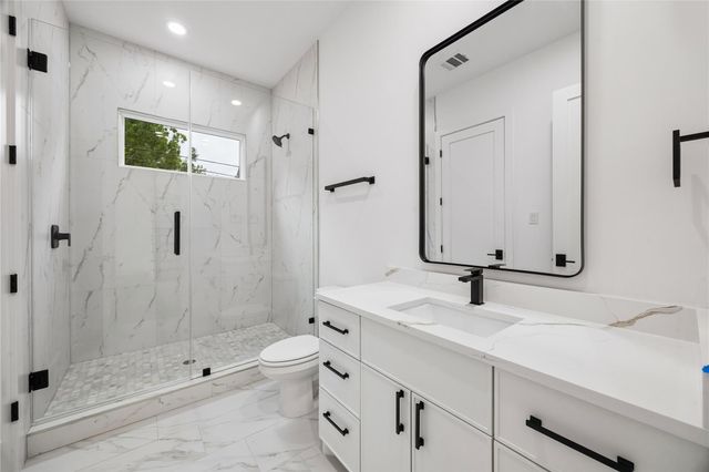 111 E 18th Street, Houston, TX 77008