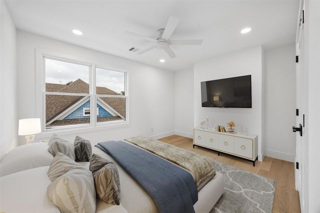 111 E 18th Street, Houston, TX 77008