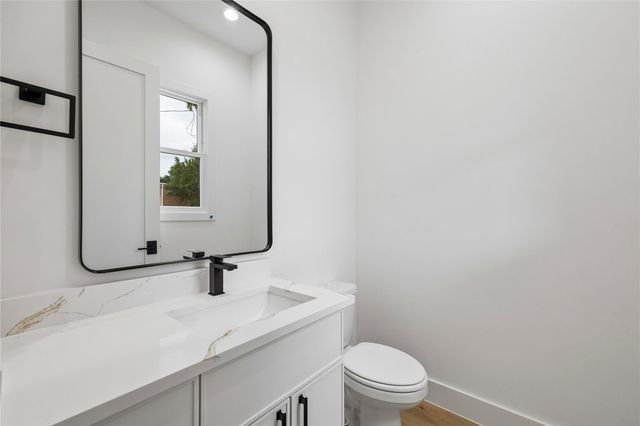 111 E 18th Street, Houston, TX 77008