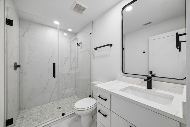 111 E 18th Street, Houston, TX 77008
