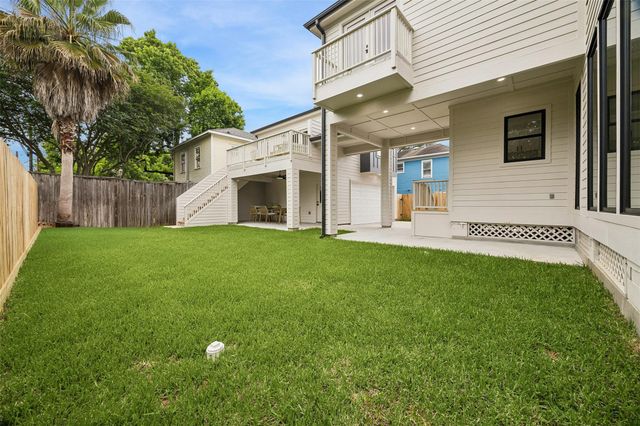 111 E 18th Street, Houston, TX 77008