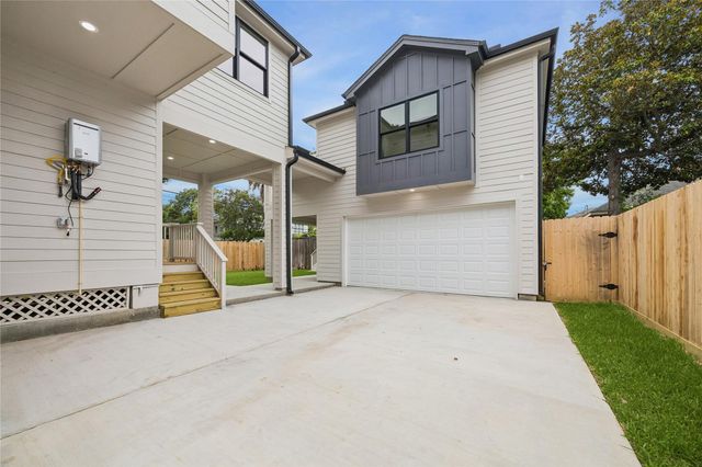 111 E 18th Street, Houston, TX 77008