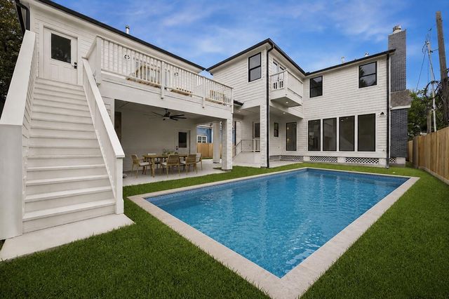 111 E 18th Street, Houston, TX 77008