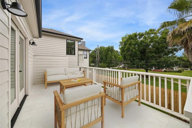 111 E 18th Street, Houston, TX 77008