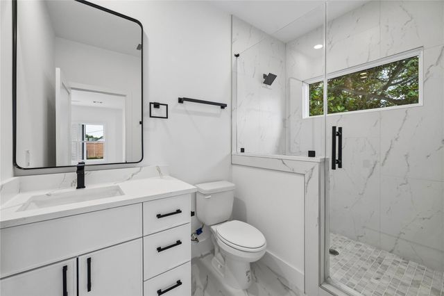 111 E 18th Street, Houston, TX 77008