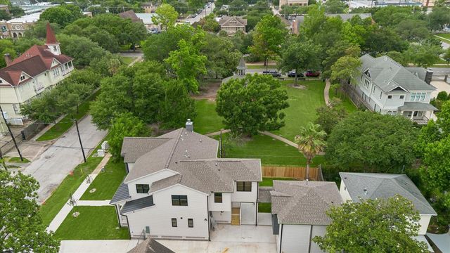 111 E 18th Street, Houston, TX 77008