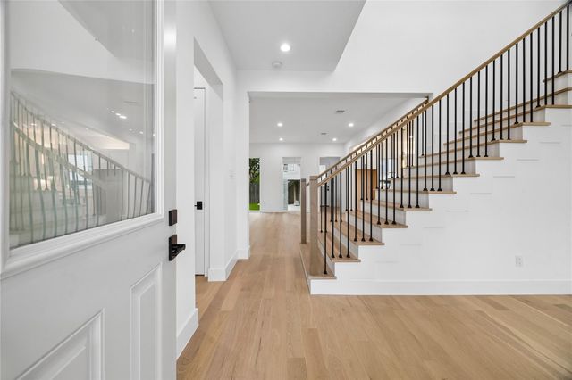 111 E 18th Street, Houston, TX 77008