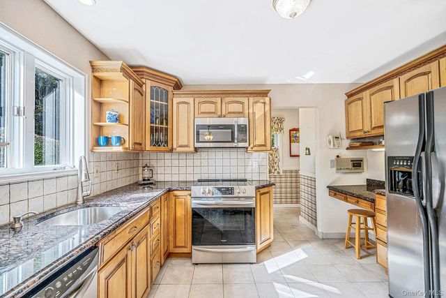 156 Jamaica Avenue, Medford, NY 11763