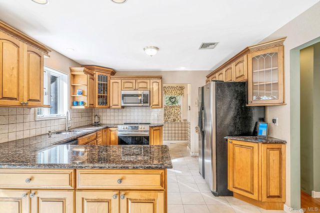156 Jamaica Avenue, Medford, NY 11763