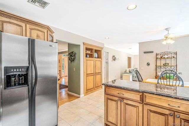 156 Jamaica Avenue, Medford, NY 11763