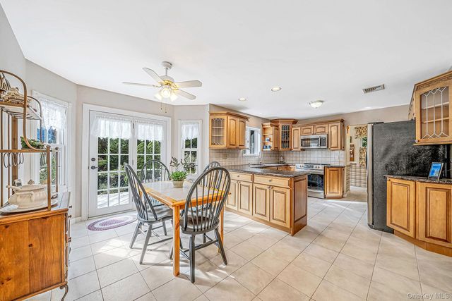 156 Jamaica Avenue, Medford, NY 11763