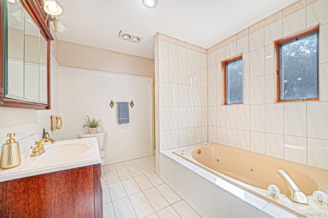 156 Jamaica Avenue, Medford, NY 11763