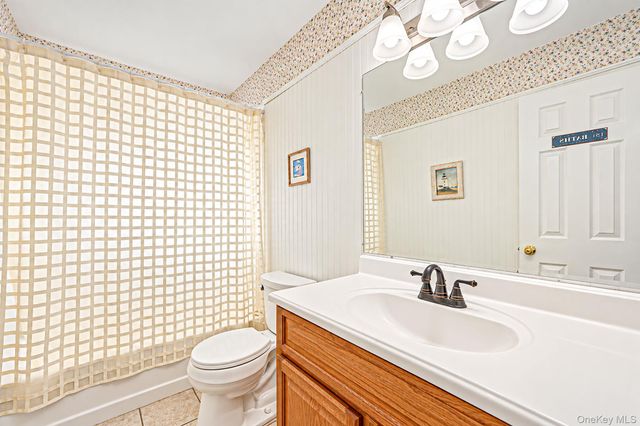 156 Jamaica Avenue, Medford, NY 11763