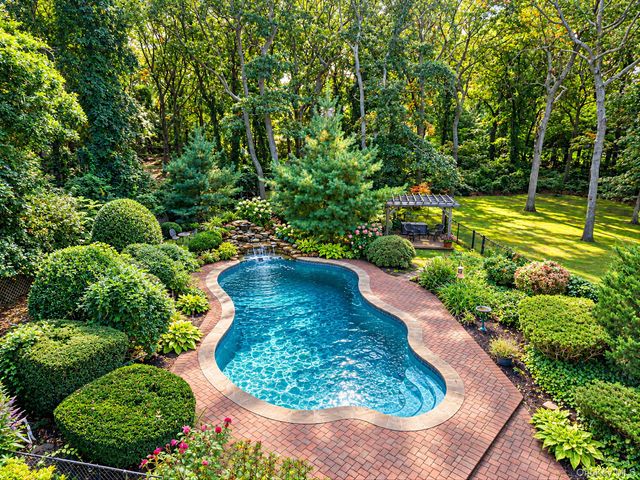 156 Jamaica Avenue, Medford, NY 11763