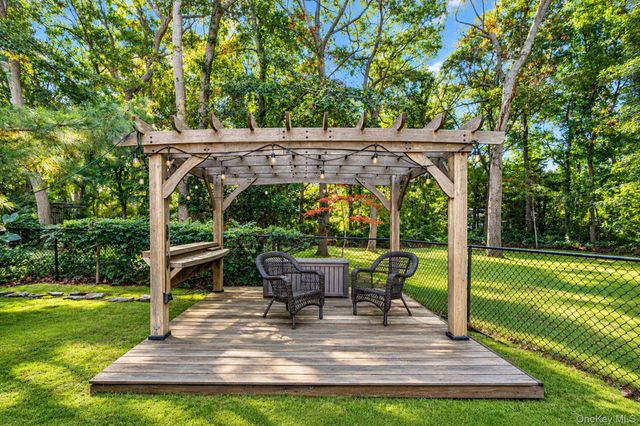 156 Jamaica Avenue, Medford, NY 11763