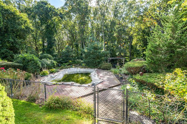 156 Jamaica Avenue, Medford, NY 11763