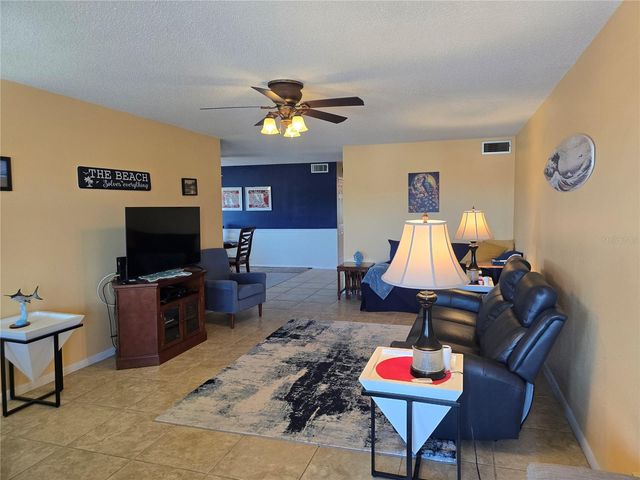 6400 46TH AVENUE N 301, Kenneth City, FL 33709