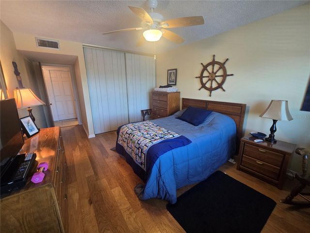 6400 46TH AVENUE N 301, Kenneth City, FL 33709