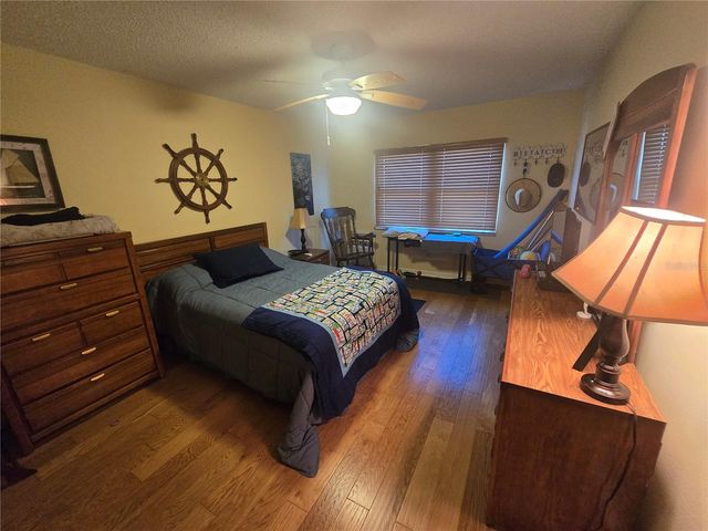 6400 46TH AVENUE N 301, Kenneth City, FL 33709