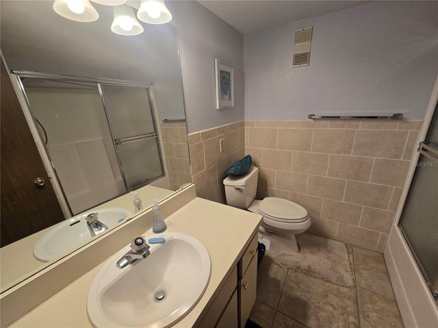 6400 46TH AVENUE N 301, Kenneth City, FL 33709