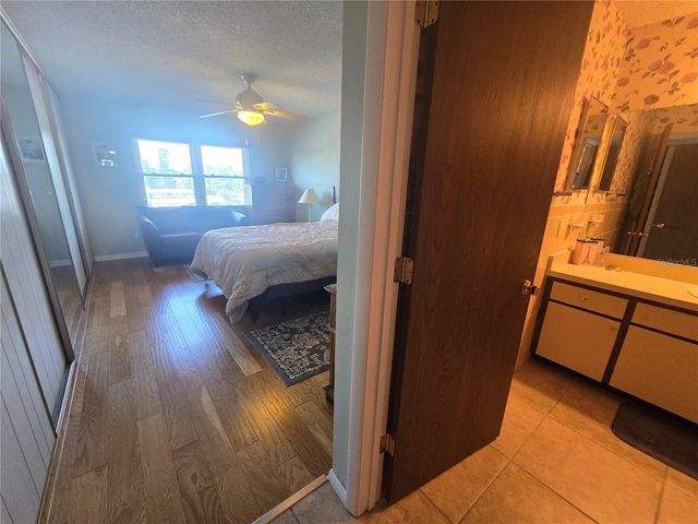 6400 46TH AVENUE N 301, Kenneth City, FL 33709