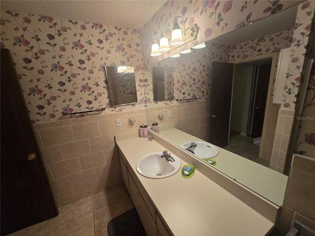 6400 46TH AVENUE N 301, Kenneth City, FL 33709