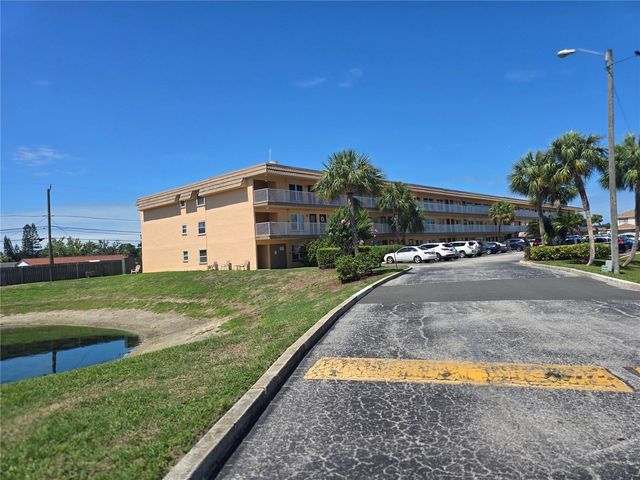6400 46TH AVENUE N 301, Kenneth City, FL 33709