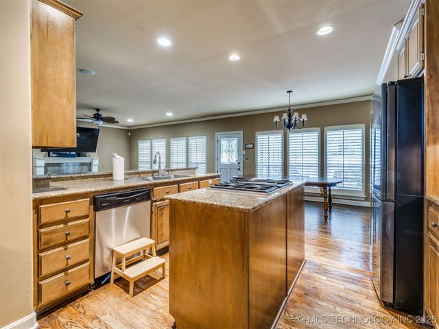 8711 E 101st East Place, Bixby, OK 74133