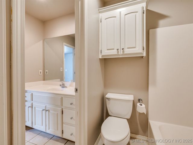 8711 E 101st East Place, Bixby, OK 74133