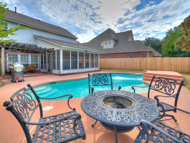 8711 E 101st East Place, Bixby, OK 74133