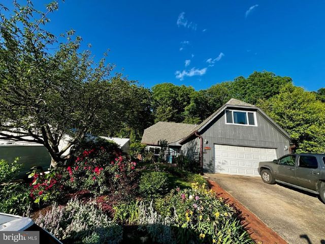 1533 LAKE FOREST DR, Charlottesville, VA 22901