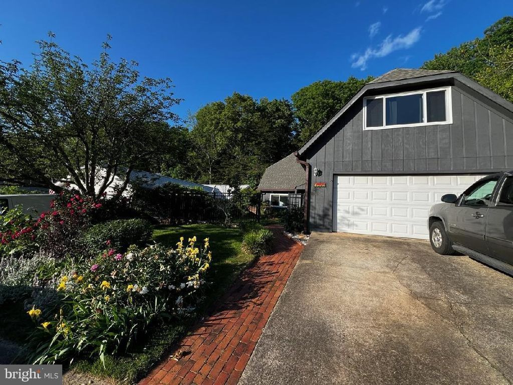 1533 LAKE FOREST DR, Charlottesville, VA 22901