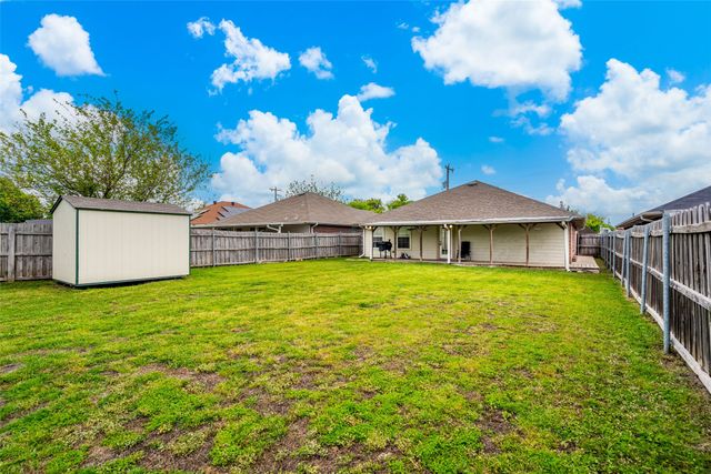 112 W Cedar Street, Lone Oak, TX 75453