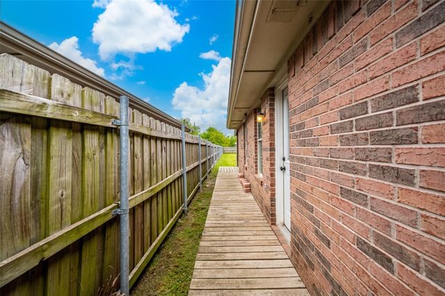 112 W Cedar Street, Lone Oak, TX 75453
