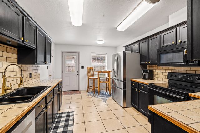 112 W Cedar Street, Lone Oak, TX 75453