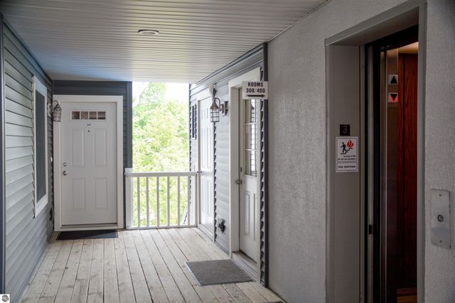 2305 US-31 N # 400, Traverse City, MI 49686