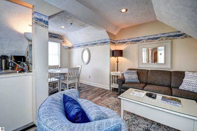 2305 US-31 N # 400, Traverse City, MI 49686