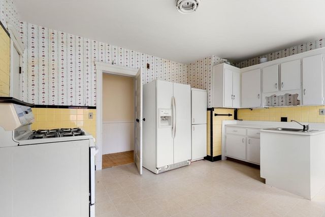 35 Heron St 1, Boston, MA 02132
