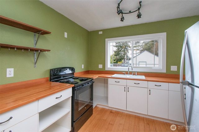 1117 E 4th Street, Port Angeles, WA 98362