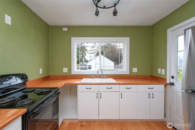 1117 E 4th Street, Port Angeles, WA 98362
