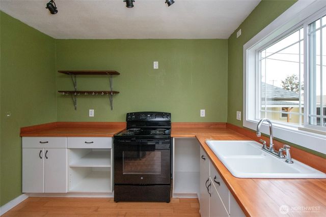 1117 E 4th Street, Port Angeles, WA 98362
