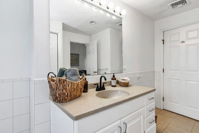 66 Plummer Ave 3, Winthrop, MA 02152